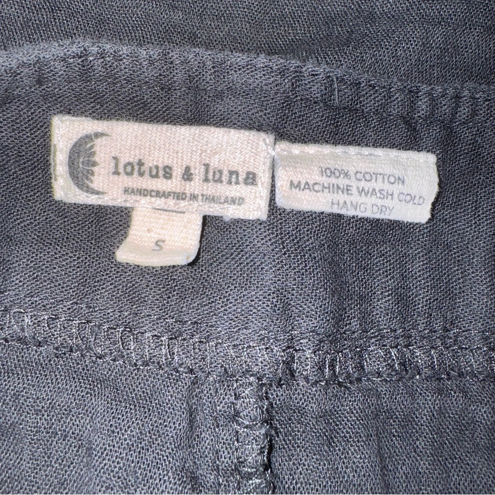 Lotus & Luna 100% cotton Small Black Romper With Pockets - Picture 6 of 6